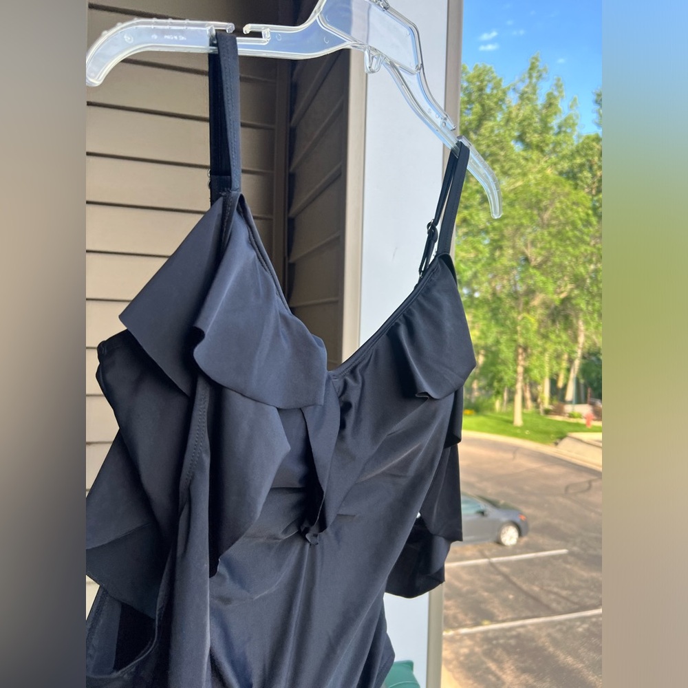 🆕 Nicole Miller Black One-Piece Off Shoulder Swimsuit with Ruffles Size S - Picture 4 of 13